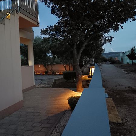 Apartman Pajo Селине Екстериор снимка