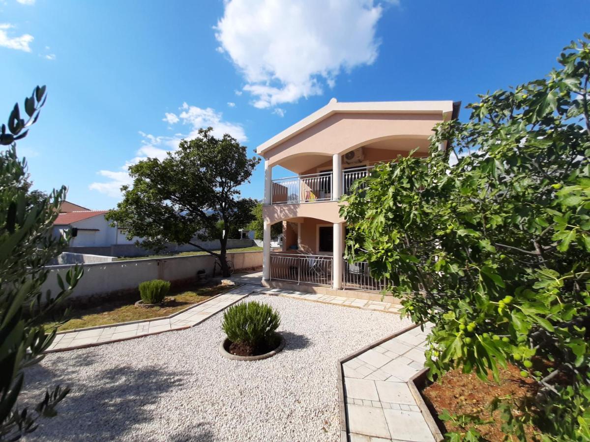 Apartman Pajo Селине Екстериор снимка