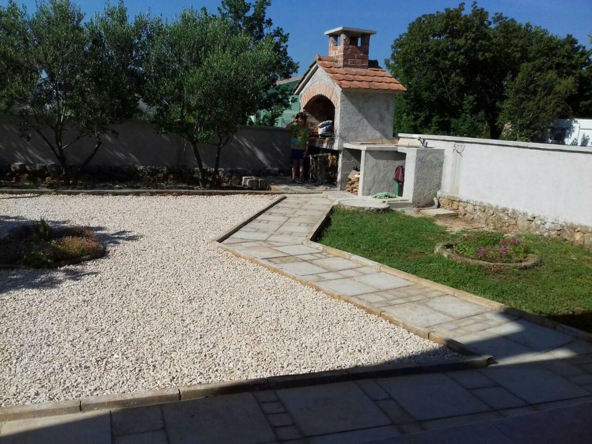 Apartman Pajo Селине Екстериор снимка
