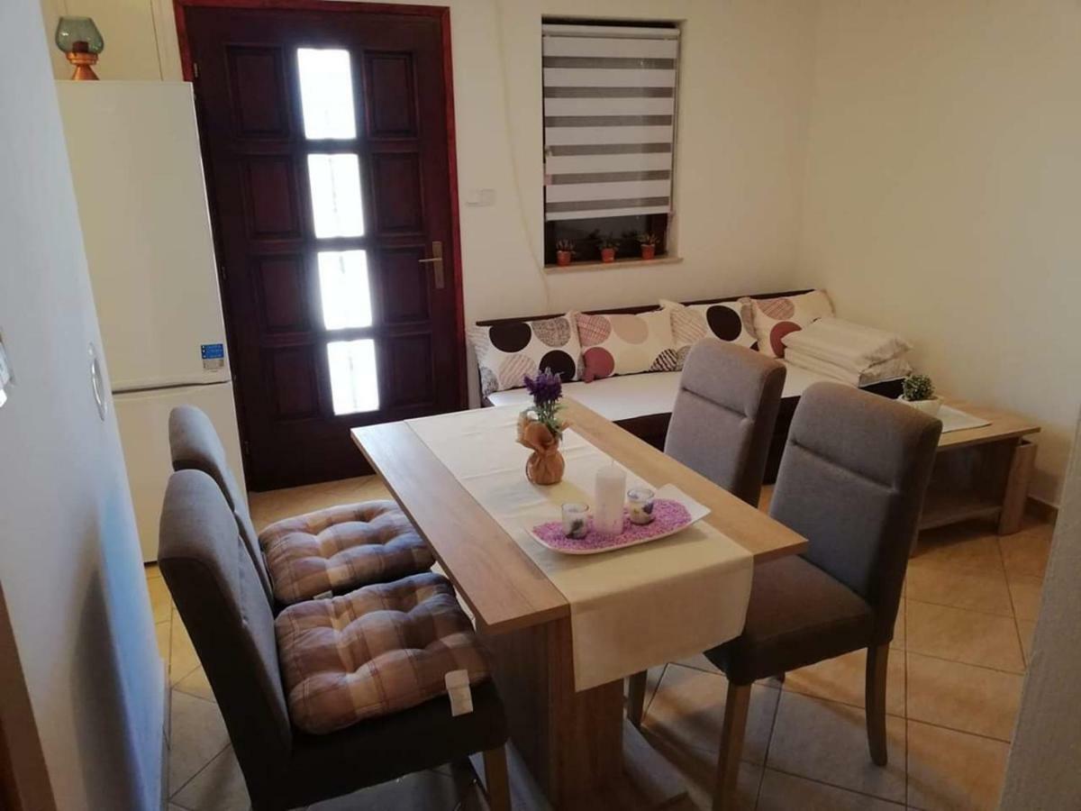 Apartman Pajo Селине Екстериор снимка