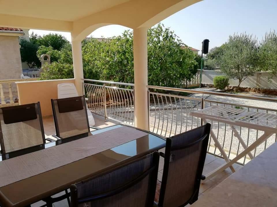 Apartman Pajo Селине Екстериор снимка