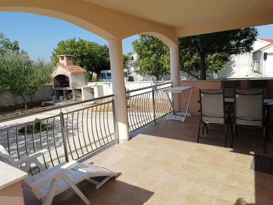 Apartman Pajo Селине Екстериор снимка