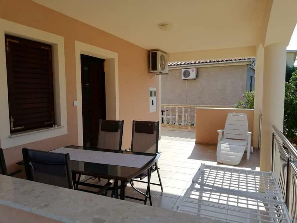 Apartman Pajo Селине Екстериор снимка