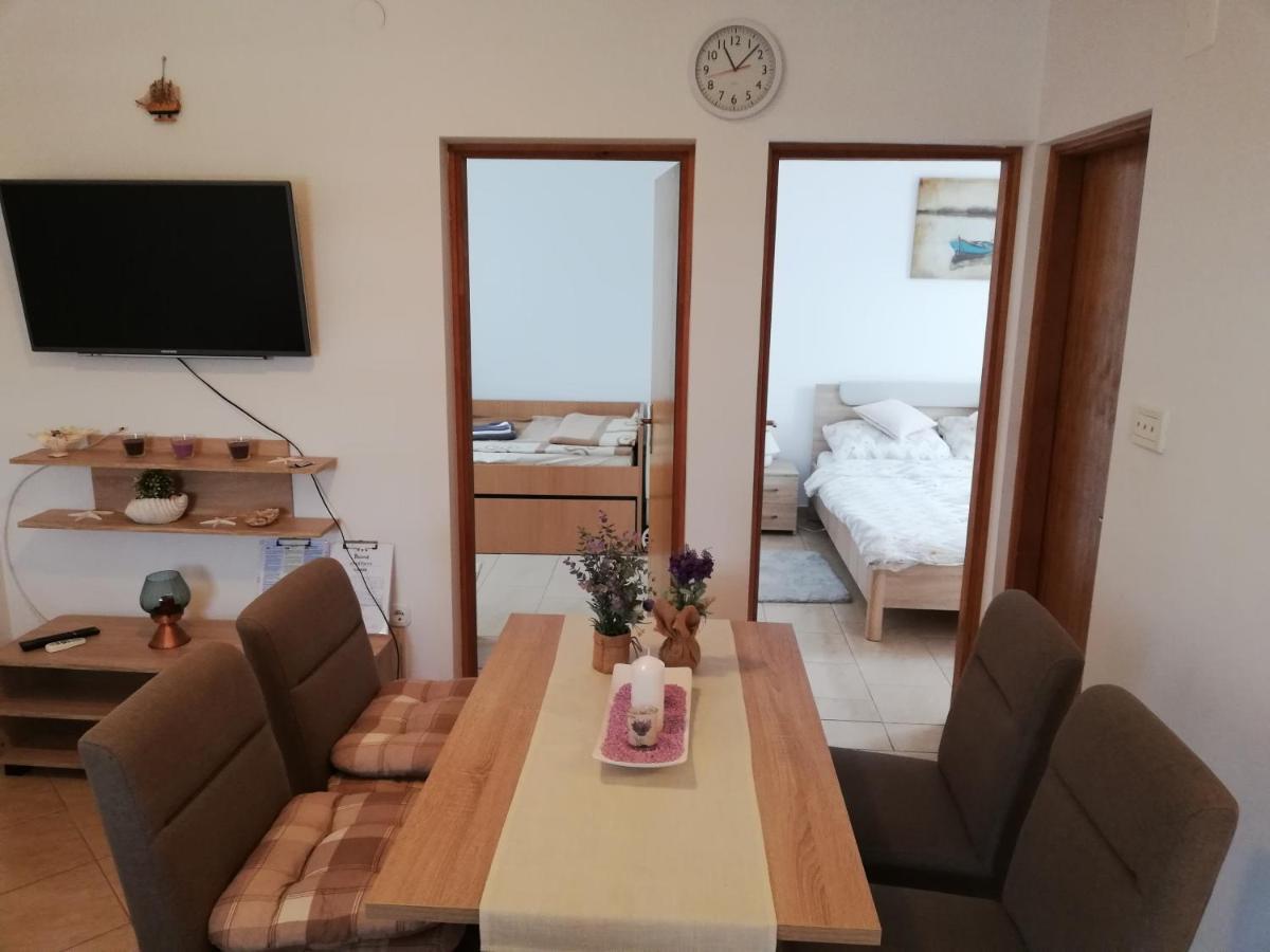 Apartman Pajo Селине Екстериор снимка